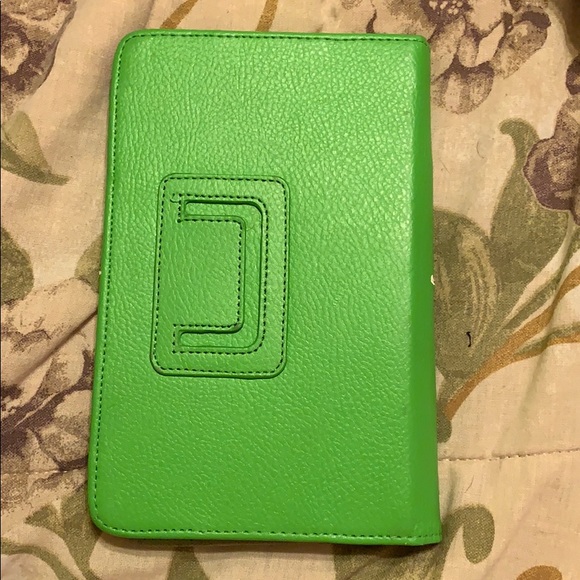 Kindle - Picture 3 of 3